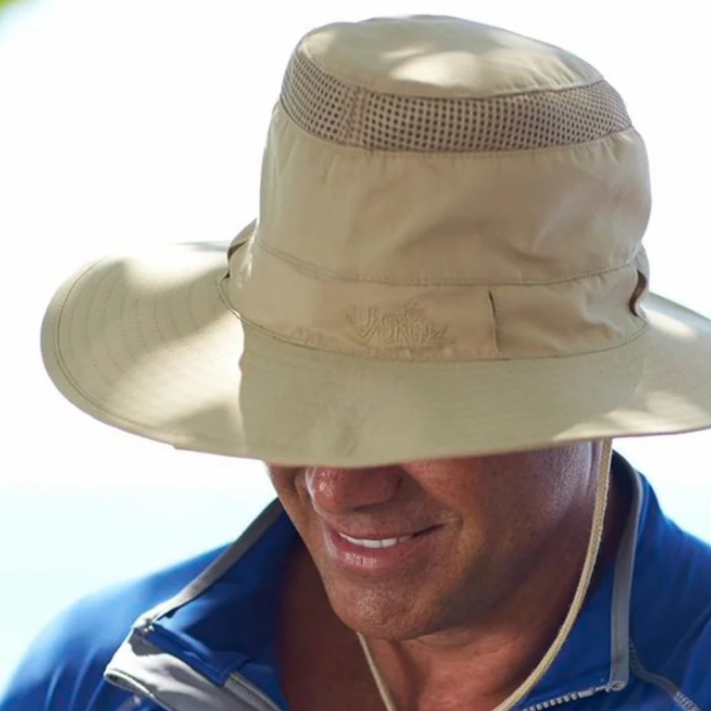Men's Wide Brim Sun/Field Hat.  New.  Deal